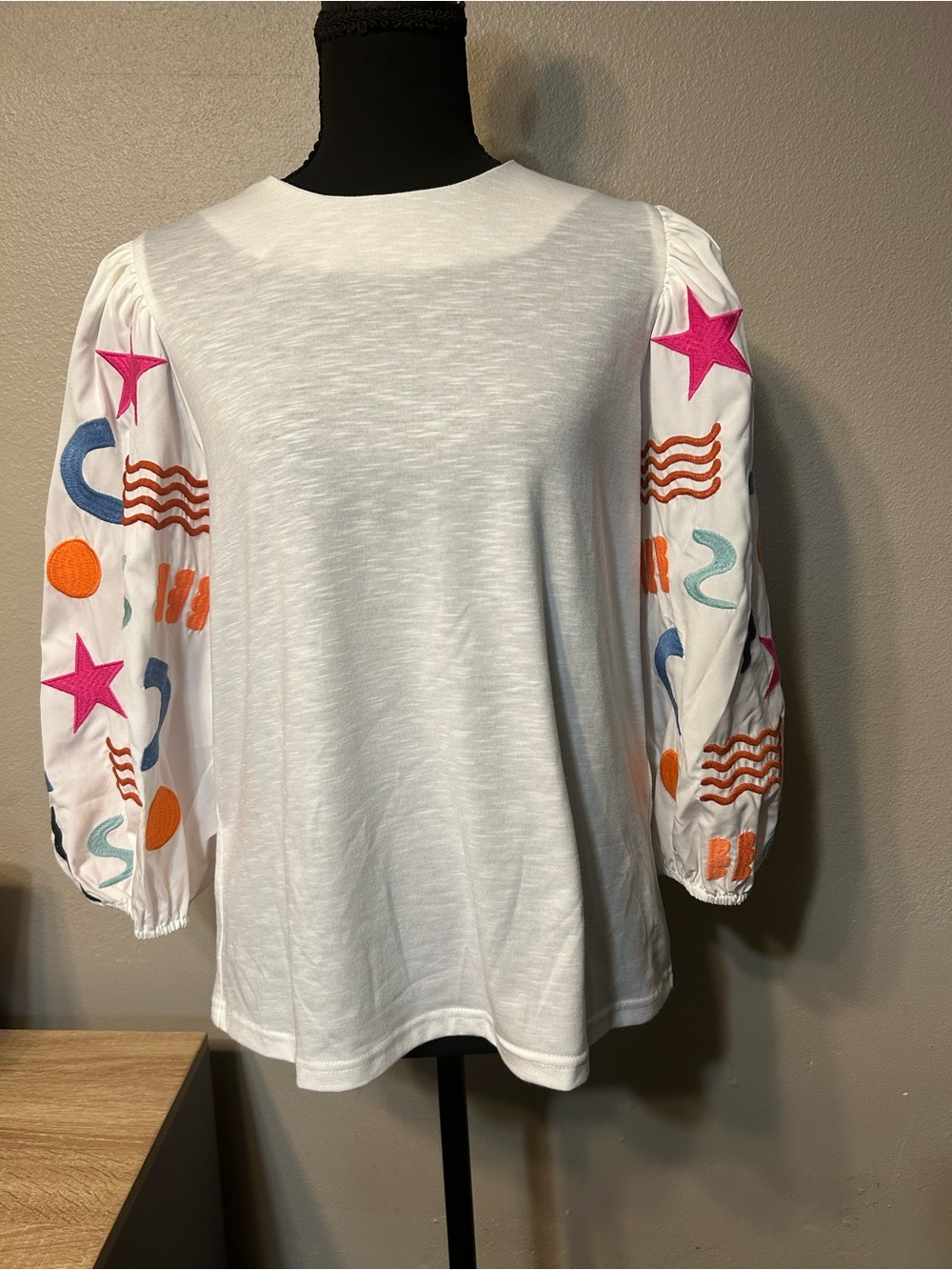 THML White Colorful Embroidered Puff Sleeve Statement Top Womenโs M